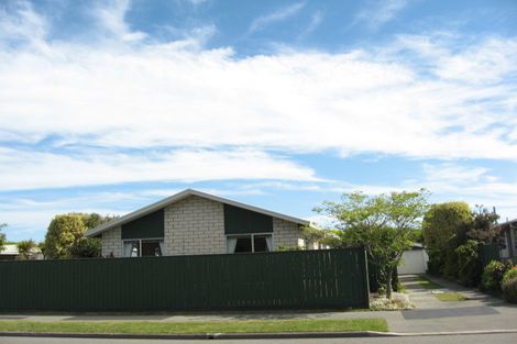 Photo of property in 21 Royal Park Drive, Parklands, Christchurch, 8083