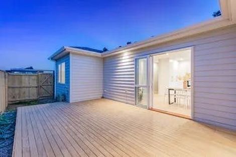 Photo of property in 17 Konoba Avenue, Kumeu, 0810