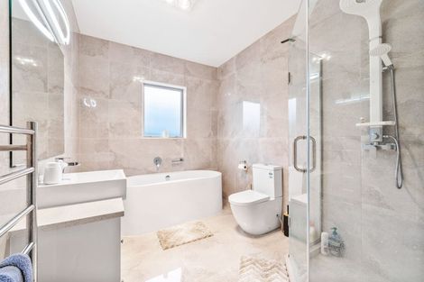 Photo of property in 4 Lewis Younie Road, Kumeu, 0810