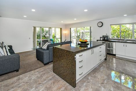 Photo of property in 4 Glasson Avenue, Flat Bush, Auckland, 2016