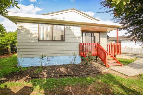 Photo of property in 2/208 Waitemata Drive, Ranui, Auckland, 0612