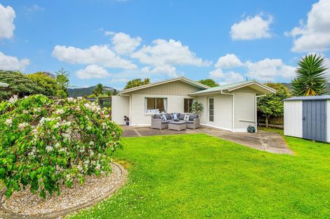 Photo of property in 8 Leybourne Avenue, Waikanae, 5036