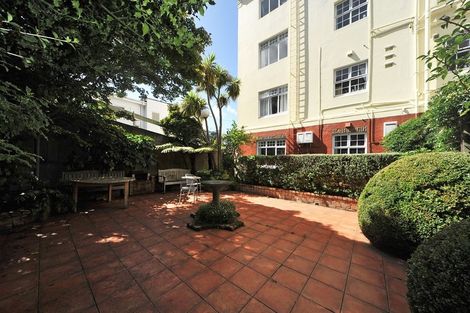 Photo of property in Chevening Flats, 90 Salamanca Road, Kelburn, Wellington, 6012