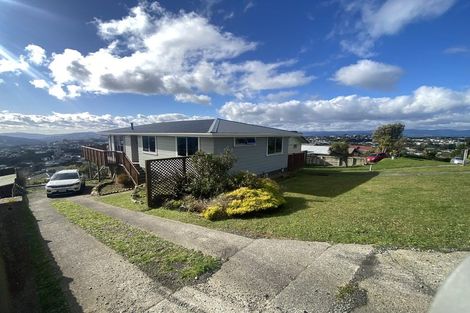 Photo of property in 61 Ruskin Road, Newlands, Wellington, 6037