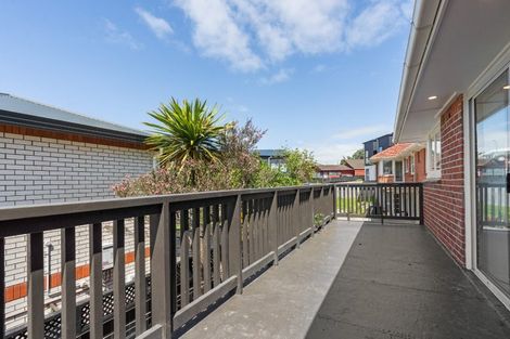 Photo of property in 514a Blockhouse Bay Road, Blockhouse Bay, Auckland, 0600