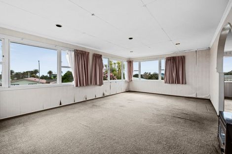 Photo of property in 16 Leon Place, Waitara, 4320
