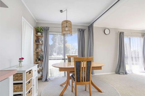 Photo of property in 8 Le Havre Place, Takanini, 2112