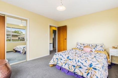 Photo of property in 21 Crofton Road, Harewood, Christchurch, 8051