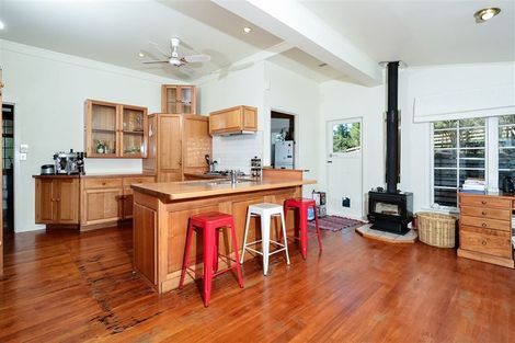 Photo of property in 344 Waitakere Road, Taupaki, Henderson, 0782