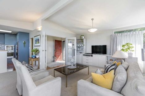 Photo of property in 21a Seaview Road, Castor Bay, Auckland, 0620