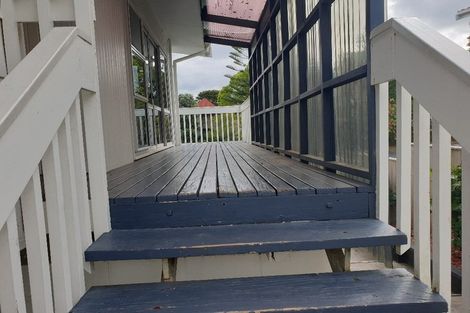 Photo of property in 34 Kemp Road, Massey, Auckland, 0614