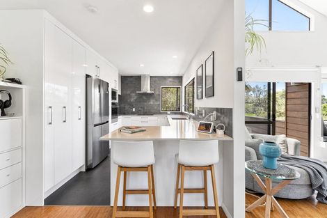 Photo of property in 6 Whale Cove, Stanmore Bay, Whangaparaoa, 0932