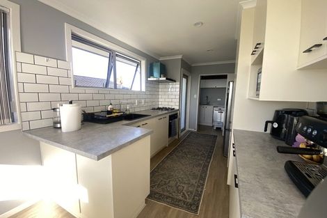 Photo of property in 61 Ruskin Road, Newlands, Wellington, 6037