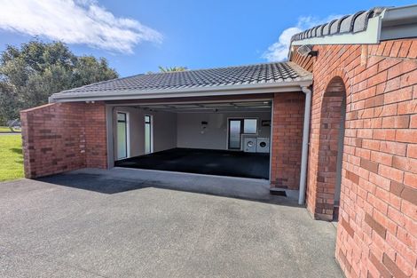 Photo of property in 10 Woodview Rise, Botany Downs, Auckland, 2010