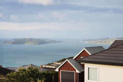 Photo of property in 75a Dress Circle, Newlands, Wellington, 6037