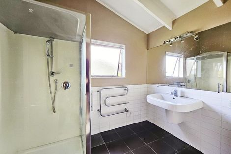 Photo of property in 1/3 Bruce Road, Glenfield, Auckland, 0629