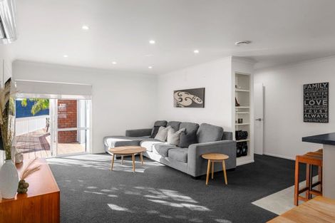 Photo of property in 42 Gilbass Avenue, Hamilton Lake, Hamilton, 3204