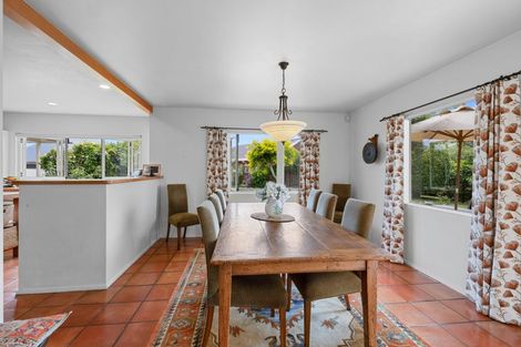 Photo of property in 3 Waiwera Place, Merrilands, New Plymouth, 4312