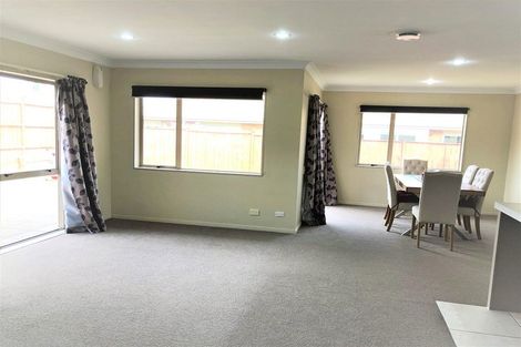 Photo of property in 20 Aberdeen Crescent, Wattle Downs, Auckland, 2103