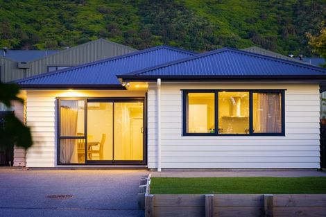 Photo of property in 16a Utauta Street, Waikanae, 5036