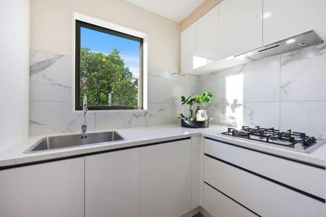 Photo of property in 33a Jillteresa Crescent, Half Moon Bay, Auckland, 2012