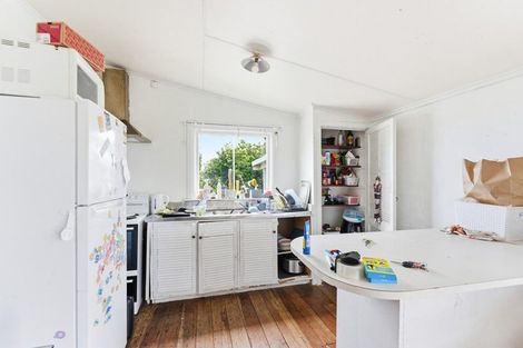 Photo of property in 16 Egmont Street, Castlecliff, Whanganui, 4501