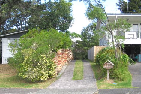 Photo of property in 9 Learmonth Avenue, Birkenhead, Auckland, 0626