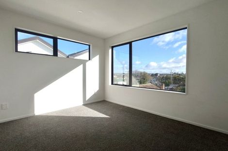 Photo of property in 5/113 Te Atatu Road, Te Atatu South, Auckland, 0610