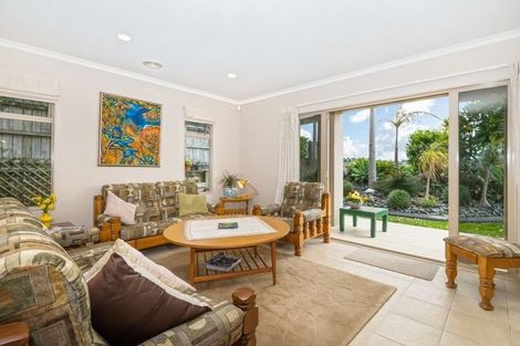 Photo of property in 8/126 Whangaparaoa Road, Red Beach, 0932