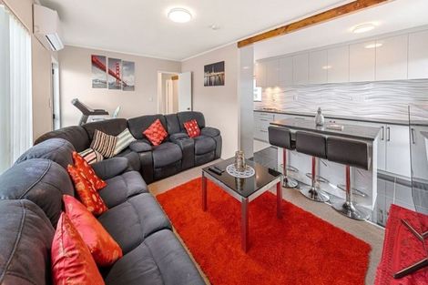 Photo of property in 2/24 Norrie Smith Avenue, Flat Bush, Auckland, 2023