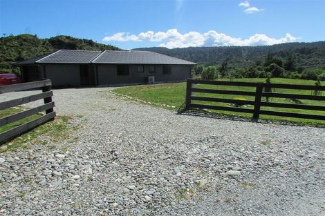 Photo of property in 2 Aorangi Drive, Greymouth, 7805