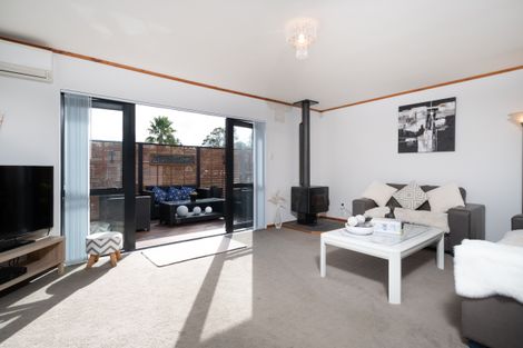 Photo of property in 13 Zefiro Drive, Massey, Auckland, 0614