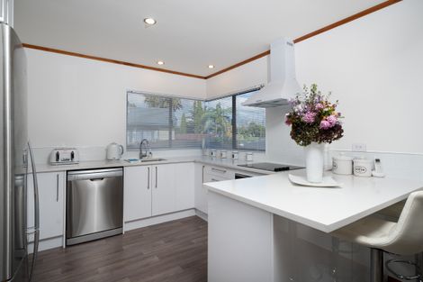 Photo of property in 13 Zefiro Drive, Massey, Auckland, 0614