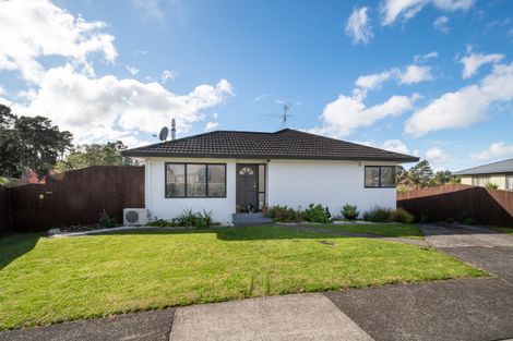 Photo of property in 13 Zefiro Drive, Massey, Auckland, 0614