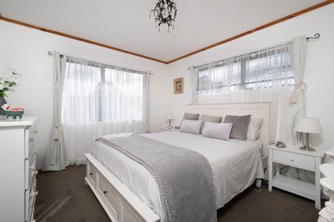 Photo of property in 13 Zefiro Drive, Massey, Auckland, 0614