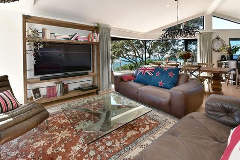 Photo of property in 86 Vipond Road, Stanmore Bay, Whangaparaoa, 0932