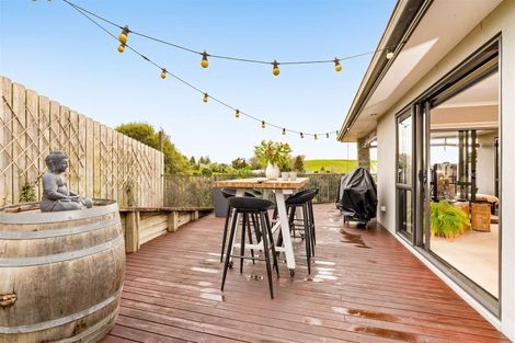 Photo of property in 17 Gavinike Place, Waimauku, 0812