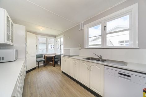 Photo of property in 918 Tremaine Avenue, Roslyn, Palmerston North, 4414