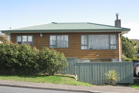 Photo of property in 39 Kenmore Street, Newlands, Wellington, 6037