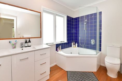 Photo of property in 584 Beach Road, Rothesay Bay, Auckland, 0630