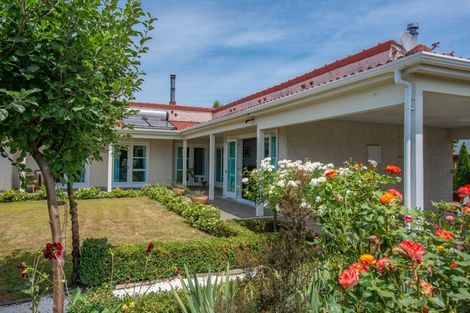 Photo of property in 20 Deakin Place, Clive, 4102