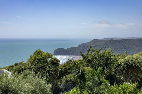 Photo of property in 145 Piha Road, Piha, New Lynn, 0772