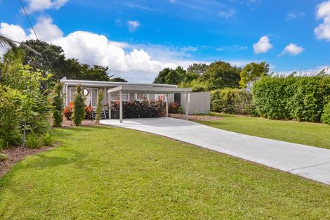 Photo of property in 16 Point Wells Road, Point Wells, 0986