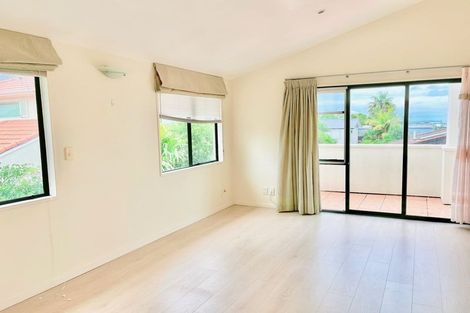 Photo of property in 1/881 East Coast Road, Northcross, Auckland, 0632