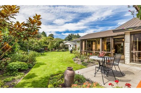 Photo of property in 18 Crosdale Place, Burnside, Christchurch, 8042