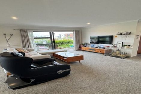 Photo of property in 16 Whiri Lane, Hobsonville, 0616