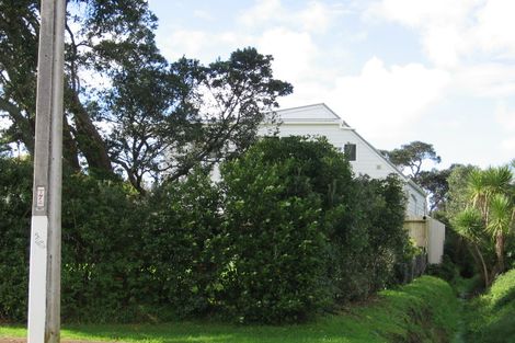 Photo of property in 76 William Bayes Place, Red Beach, 0932