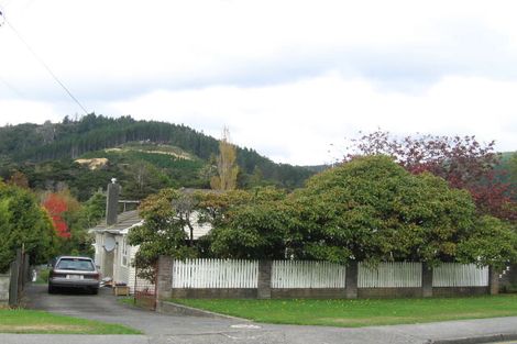 Photo of property in 17 Pinehaven Road, Pinehaven, Upper Hutt, 5019