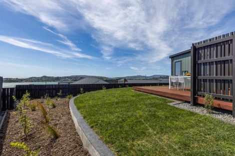 Photo of property in 6 Okupe Grove, Aotea, Porirua, 5024