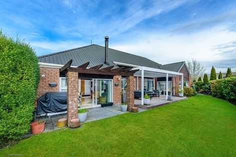 Photo of property in 22 Felstead Place, Avonhead, Christchurch, 8042
